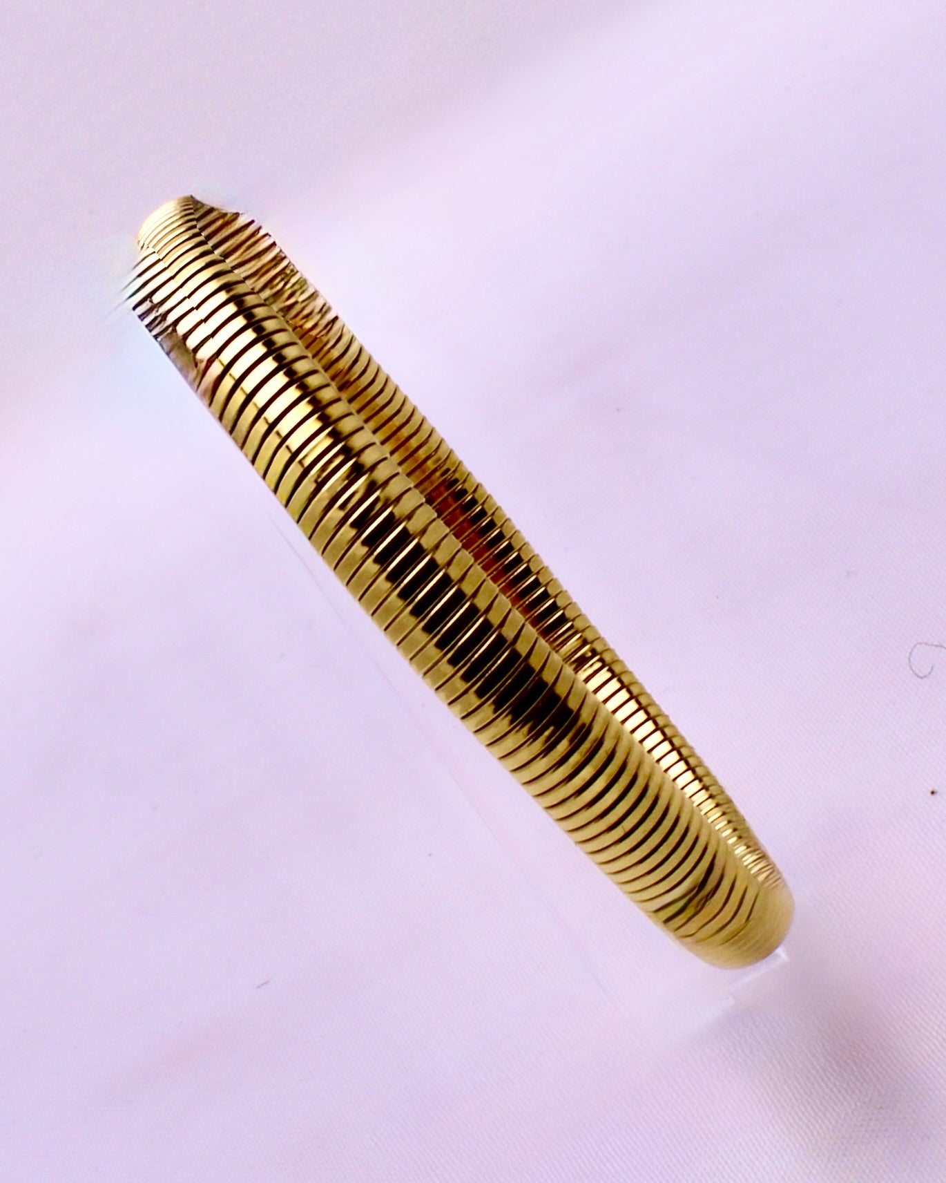 Gold plated non tarnish stretch chain bracelet for women.