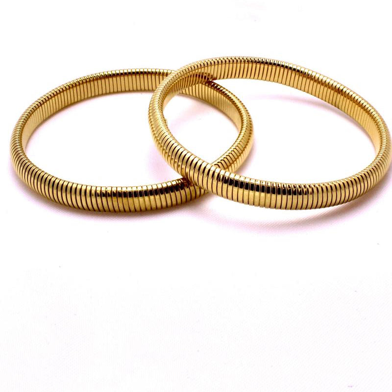 Gold plated non tarnish stretch chain bracelet for women.