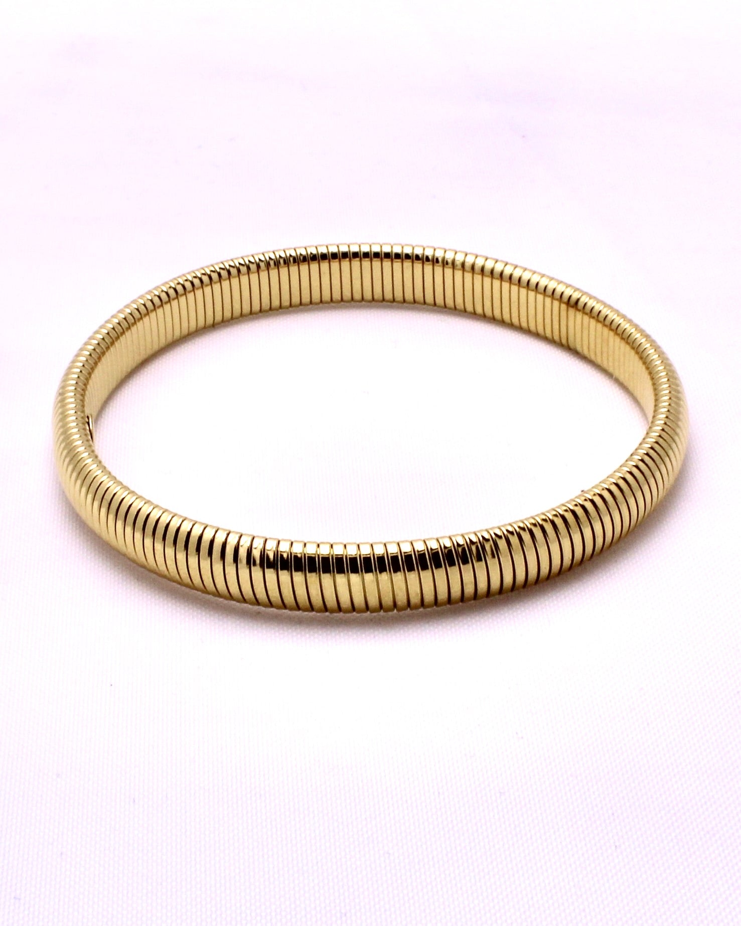 Gold plated non tarnish stretch chain bracelet for women.