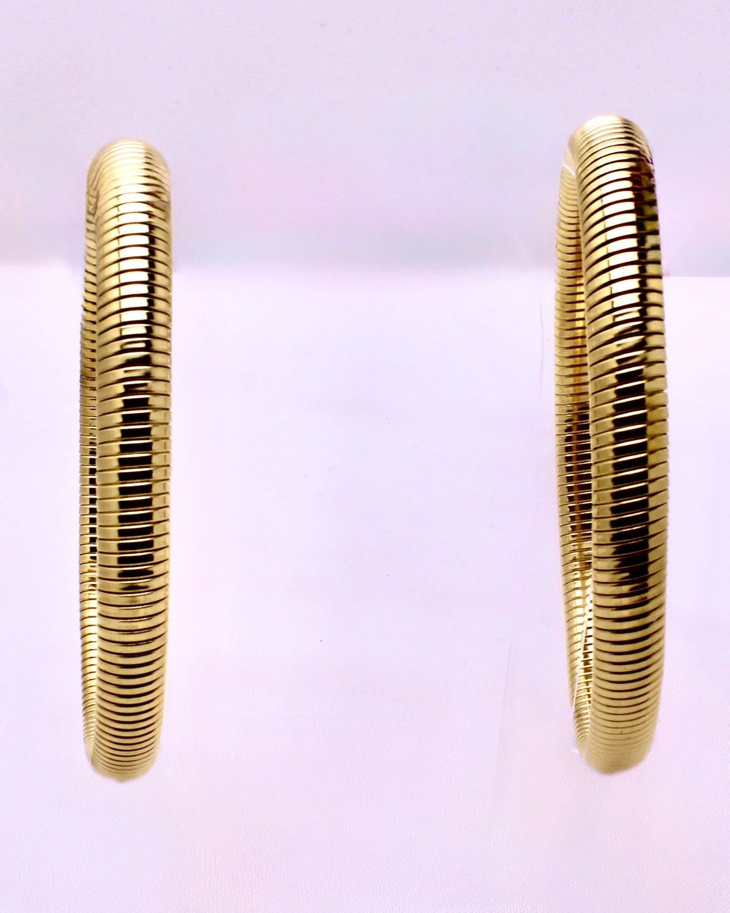 Gold plated non tarnish stretch chain bracelet for women.