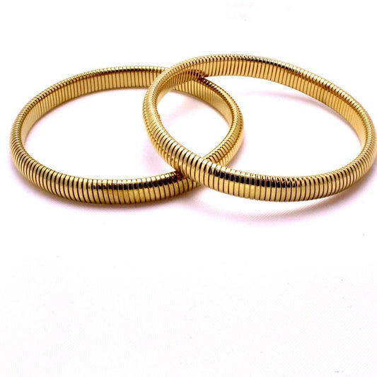 Gold plated non tarnish stretch chain bracelet for women.